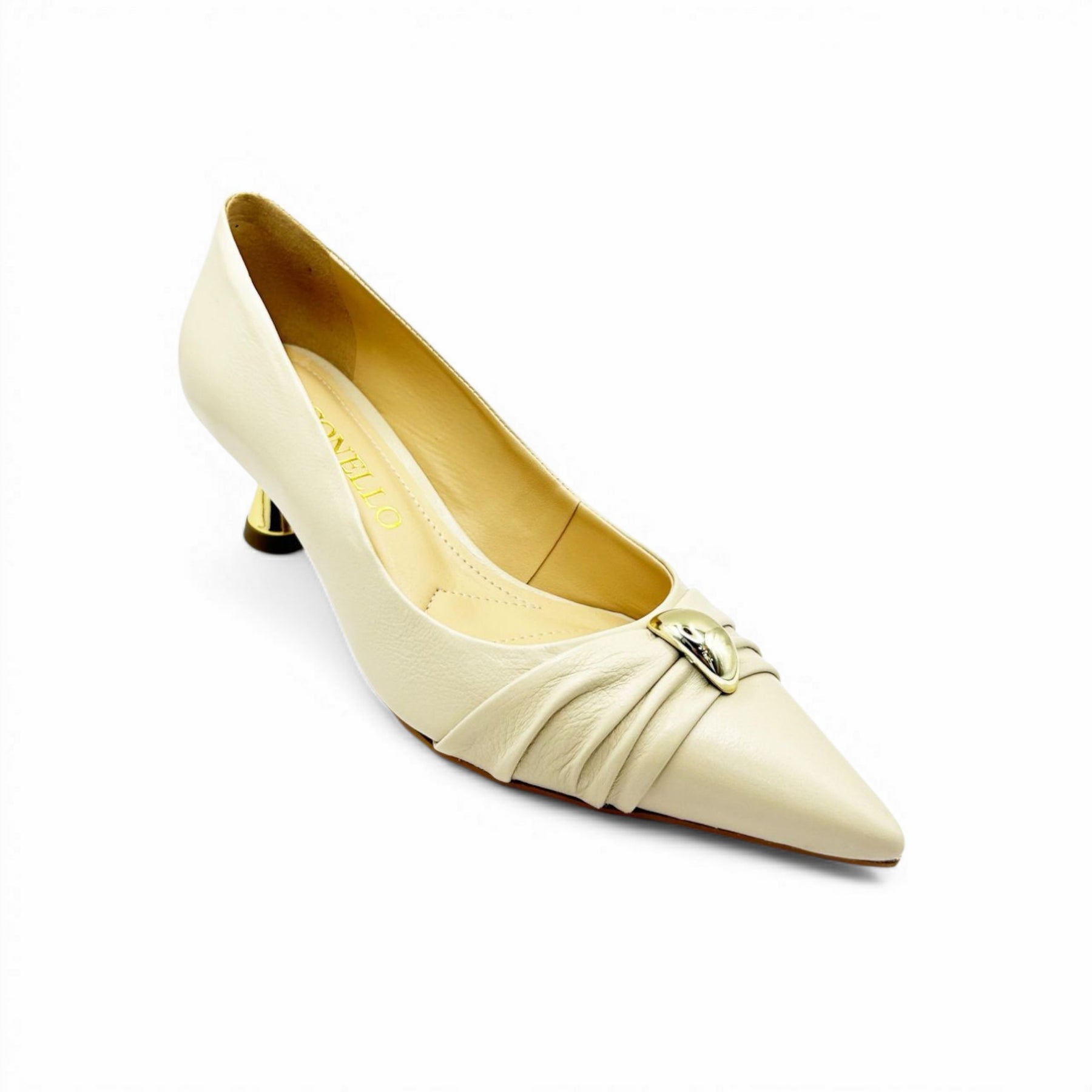 Scarpin Off White com Pingente Dourado e Salto Baixo Cromado Cecconello - Lilian Soares