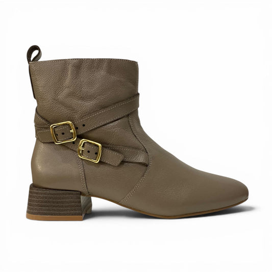 Bota Cinza com Fivelas em Couro Salto Bloco 3cm