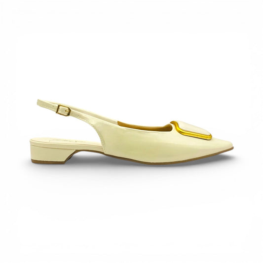 Slingback Off White  Acetinado com Fivela Dourada e Salto Baixo Lilian Soares