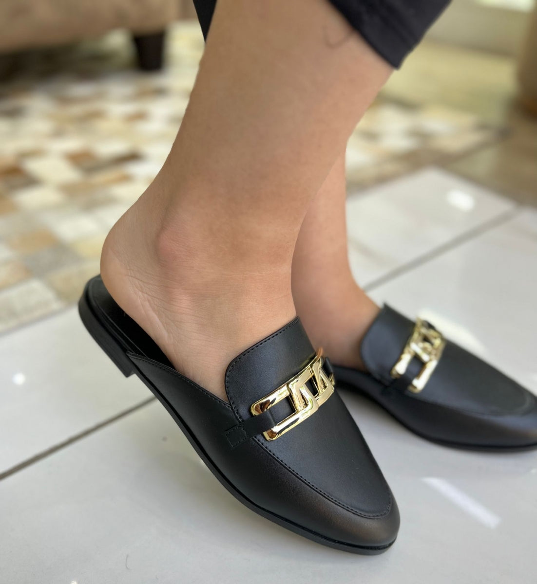 Mule Preta com Fivela - Lilian Soares