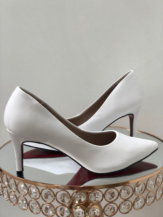 Scarpin Branco Verniz Salto Baixo