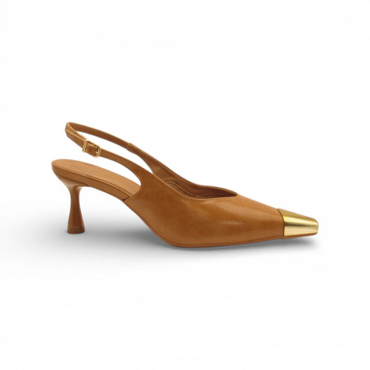 Scarpin Slingback Caramelo com Bico Dourado - Lilian Soares
