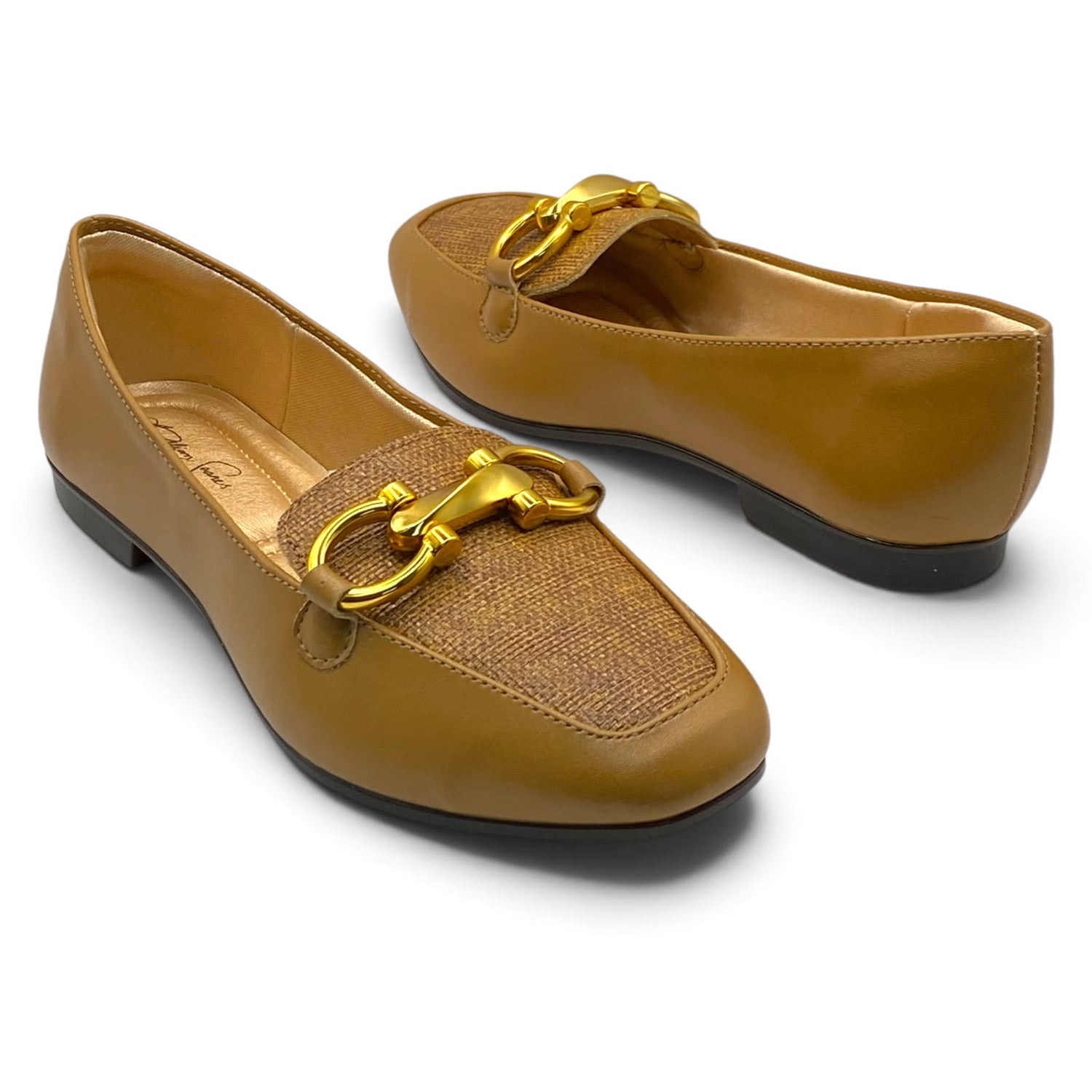 Sapatilha Mocassim Bico Quadrado Caramelo Textura Palha com Fivela Dourada Lilian Soares