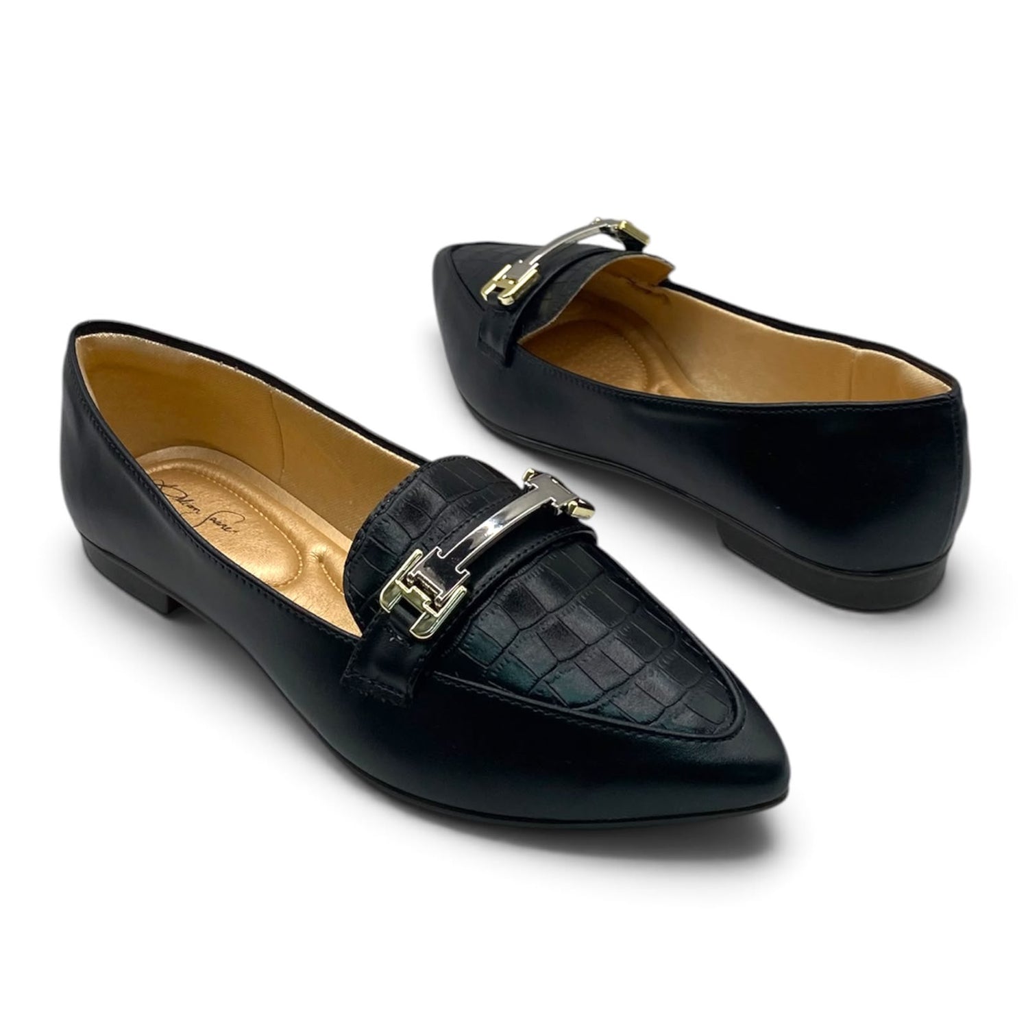 Sapatilha Mocassim Bico Fino Preto com Fivela Metálica e Palmilha em Gel