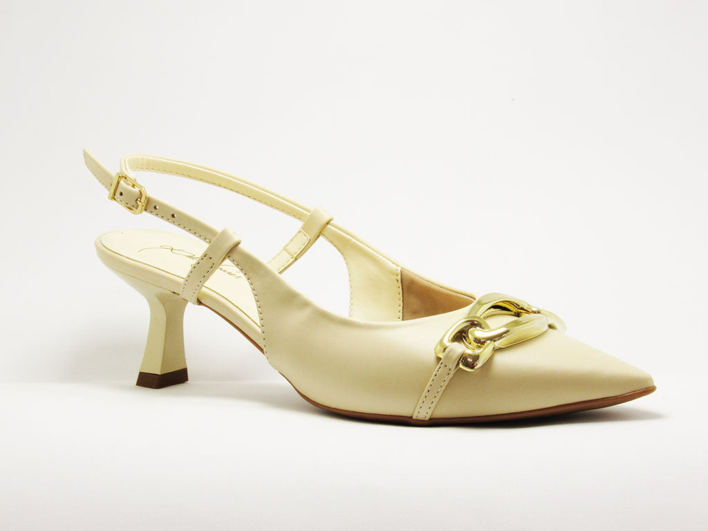 Scarpin Slingback Creme com Bridão Dourado Salto Baixo - Lilian Soares