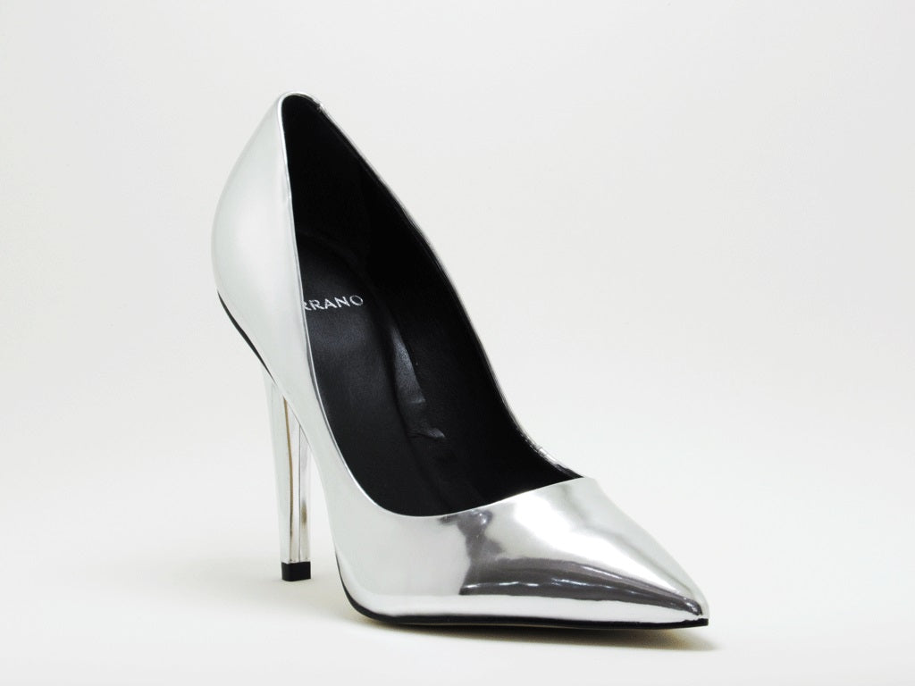 Scarpin Prata com Salto Cone Carrano